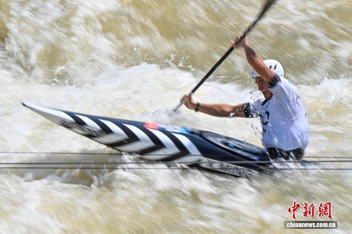 dIzC, 吸引来自全