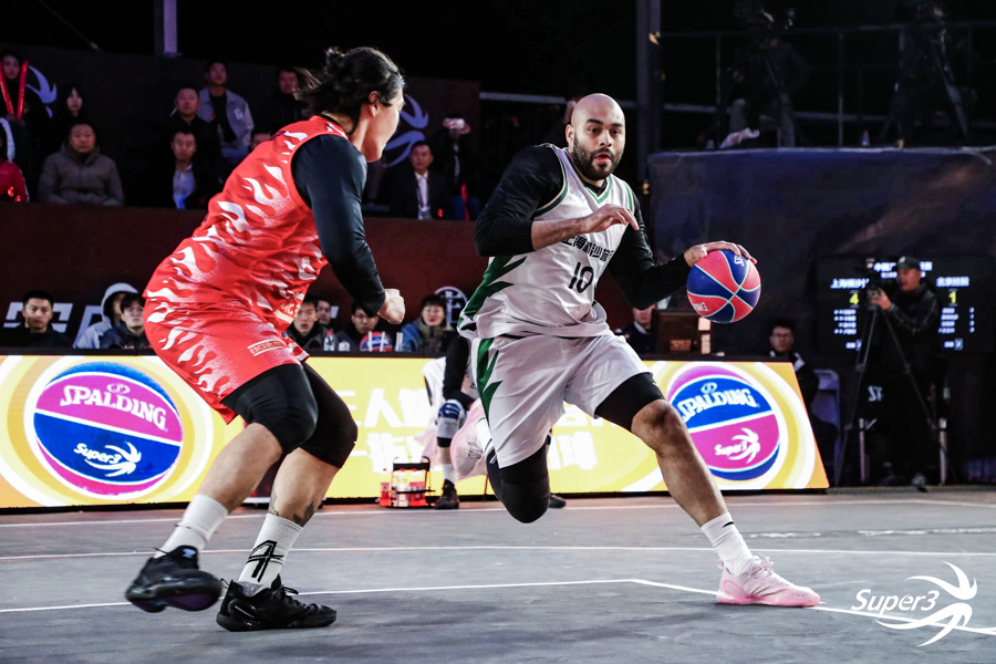 om, 的比赛, 然而